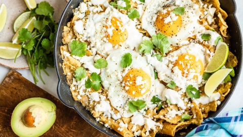 Los chilaquiles son uno de los desayunos más populares en México.