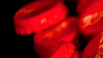 Muchos creen que el color rojo es debido a Santa Claus, pero en realidad se usó por motivos de impuestos.