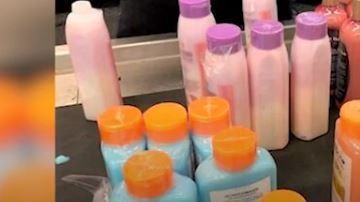 El sospechoso fue regresado a Colombia y las drogas entregadas a la policía.