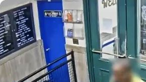 Al intentar apuñalarse