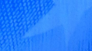 Pete Buttigieg, Pete Buttigieg y Joe Biiden escuchan a Bernie Sanders.