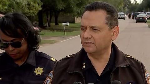 Según el tuit de Ed González (foto) había dos adultos en la residencia y otros hermanos de la víctima cuando ocurrió la tragedia.