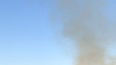 El fuego obligó a cerrar el tráfico en Topanga Canyon.