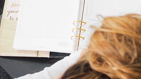 Cuando estás abrumado es posible que no seas capaz de completar tus tareas en tiempo y forma.