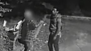 El atacante es descrito como afroamericano, de entre 25 a 30 años.