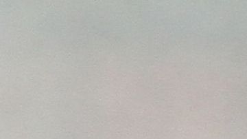 Una mujer se cubre del frío en Nueva York.