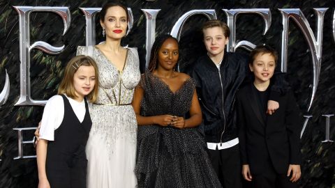 Angelina Jolie y sus hijos.