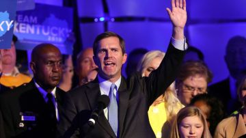 El demócrata Andy Beshear lidera el conteo para gobernador en Kentucky.