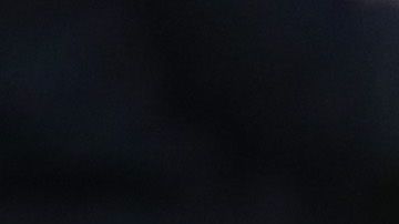 'Mou' Choca el puño con Callum Haynes, el recogebalones que 'participó' en el gol del equipo a media semana.