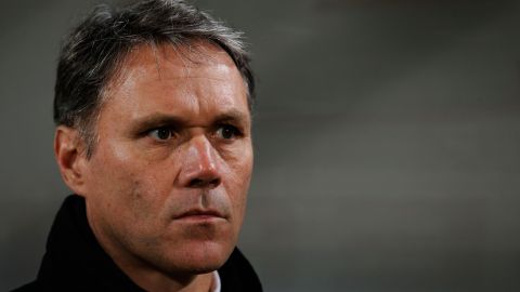 Van Basten fue suspendido del canal donde labora.