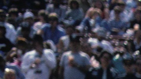 Tom Flores como entrenador de los Raiders de Los Ángeles en 1986.