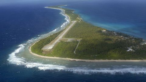 El aumento en el nivel del mar causado por el cambio climático podría ocasionar que los desechos se derramen en el océano.