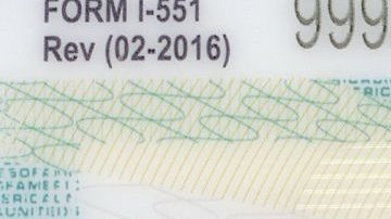 La medida no afecta a todos los portadores de "green card".