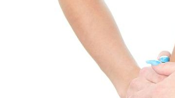 Es indispensable limitar el consumo de alimentos con alto contenido en grasas saturadas, sal, azúcar, harinas refinadas y aumentar considerablemente la ingesta de líquidos.