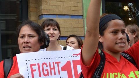 El incremento del salario mínimo federal a $15 afectaría positivamente a una de cada tres latinas./Archivo