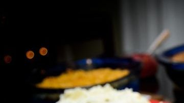 Evita comer demasiado en la cena de Acción de Gracias para que puedas hacer tus compras el viernes.