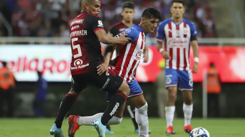 Atlas pagó la apuesta por perder el Clásico Tapatío.