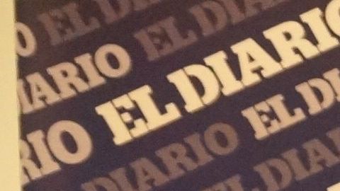 Luis Pops Brignoni y su hijo Luis Brignoni, con la cerveza de su creación, La Rubia./Daysla Cancel