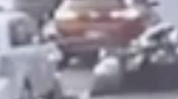 Larga arma blanca a plena luz