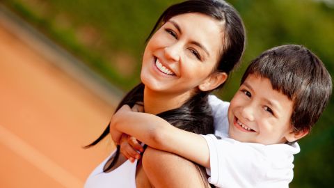 El programa genera más opciones para adquirir empleos a las madres jóvenes a fin de lograr la estabilidad económica.