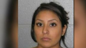 Las autoridades dicen que Cristal González, de 26 años, conducía bajo la influencia.