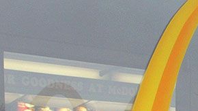 La persona que tiene una franquicia de McDonald's es la responsable de todos los gastos de operar el restaurante.