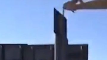 El presidente Trump afirma que continuará con la construcción de su muro.