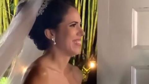 De alguna u otra forma, la novia estaba emocionada de poder hacer su sueño realidad.