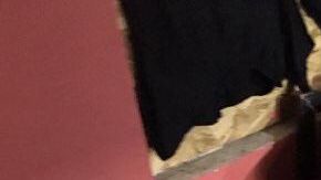 Los inmigrantes estaban hacinados en la vivienda.