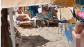 A los amorosos poco les importó que hubiera mucha gente a su alrededor.