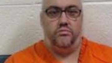 Everett Whitt, de 46 años, enfrenta varios cargos.