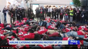 Trabajadores se acostaron en el piso