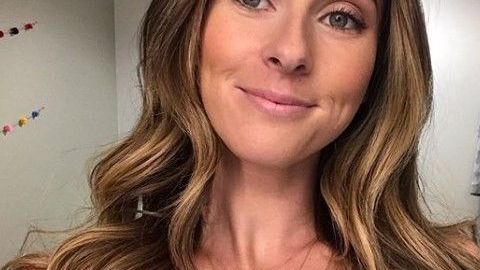 La periodista cubrió el partido de la NFL en México.