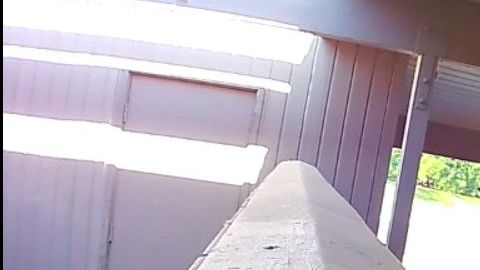 El momento del arresto de los hombres.