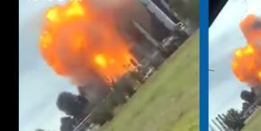Los bomberos se encuentran tratando de contener el fuego.