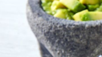 Los tacos dorados son famosos por su textura crujiente y suculentos rellenos. ¡Prepararlos en casa es de lo más sencillo!