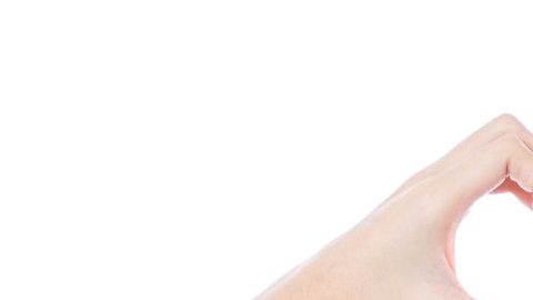 Coloca así tus dedos y observa bien.