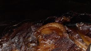 El caldo de huesos es uno de los alimentos naturales con mayor poder antiinflamatorio y es una fuente importante de aminoácidos.