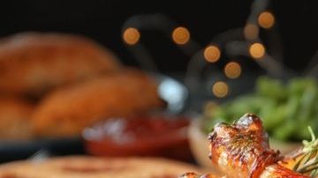 Celebra las tradiciones de la manera más dulce con esta especial salsa de arándanos.