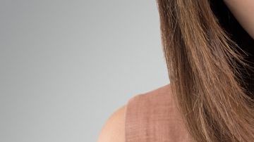 Muchas mujeres sufren de estrés cuando hacen las tareas con sus hijos.