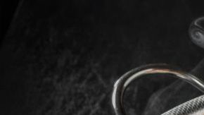 El hombre consumió las larvas al comer un "hot pot".