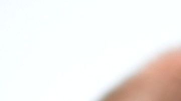 Estudiantes y familiares se abrazan tras el tiroteo en la escuela Saugus.