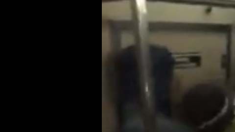 La pelea se reportó luego de que el tren abandonara la estación de High St.