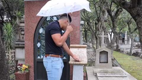 La tumba de Chespirito ubica en el panteón Francés de La Piedad a la Ciudad de México.