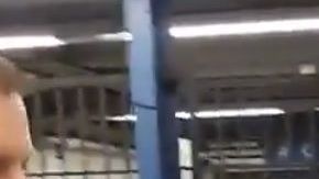 La vendedora fue arrestada, pero luego liberada.