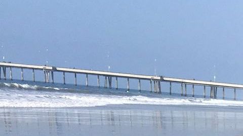 Los salvavidas limpiaron la playa en profundidad.