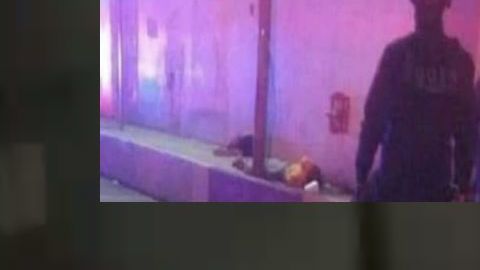 VIDEO: Momento exacto en que sicarios del narco disparan a familia y matan a madre e hija