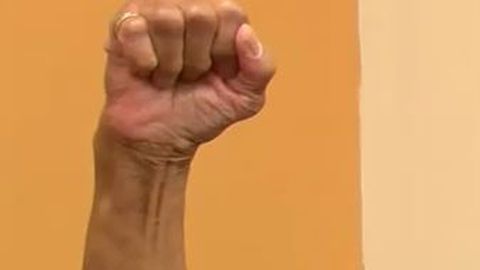 Willie Murphy orgullosa de sus músculos