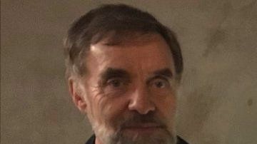 Image caption Jan Frolik dice que el equipo del esqueleto es principalmente vikingo.