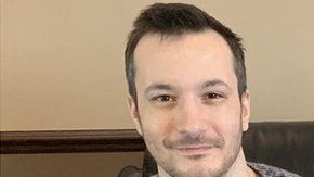 Sally Challen con sus hijos James (izq.) y David (der.).